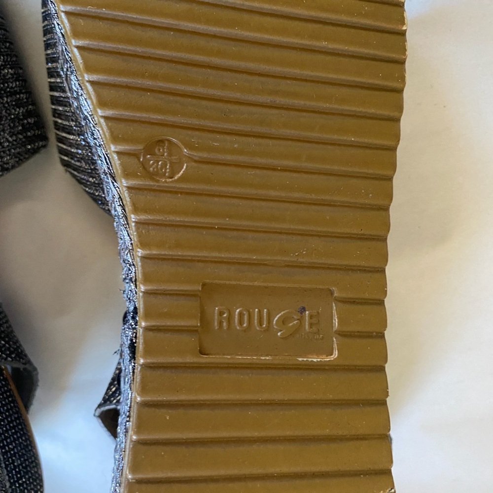 Rouge Helium Silver Gray Sandals with Textured Design - Picture 6 of 10
